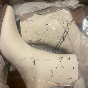 Coconuts by Matisse white booties